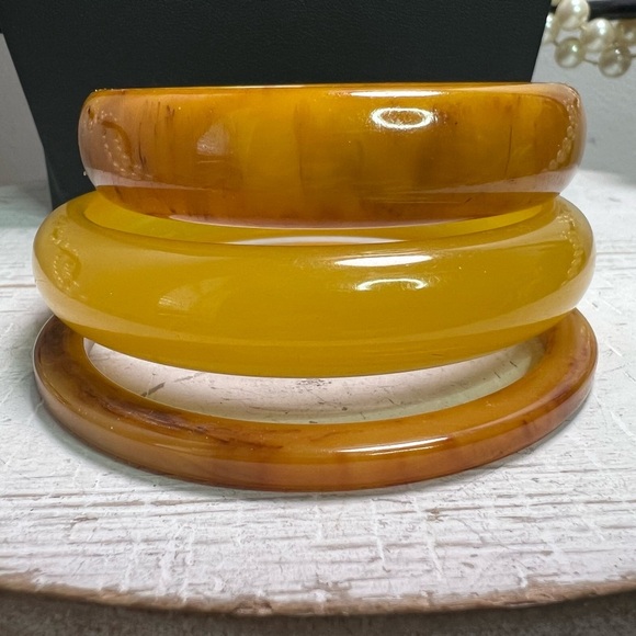 Jewelry - Vintage Bakelite Bangles 7.75” D17